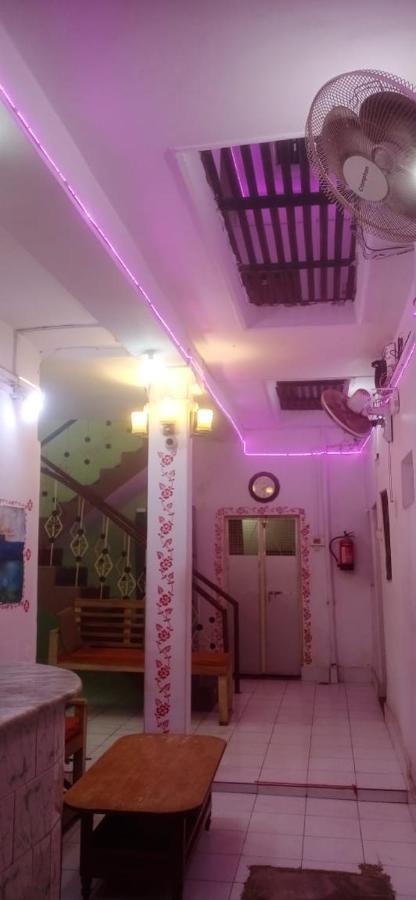 מלון ורנאסי Om Rest House מראה חיצוני תמונה
