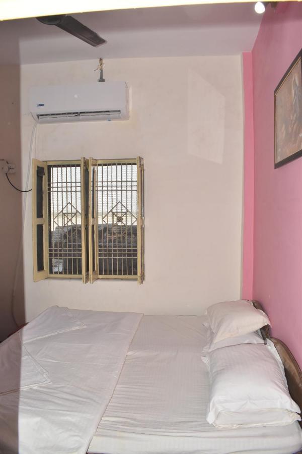 מלון ורנאסי Om Rest House מראה חיצוני תמונה