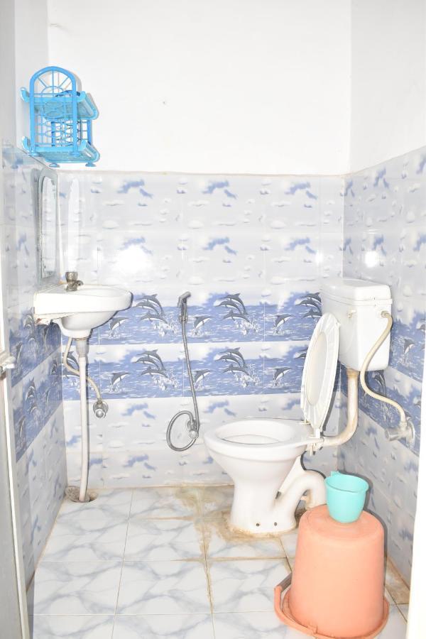 מלון ורנאסי Om Rest House מראה חיצוני תמונה